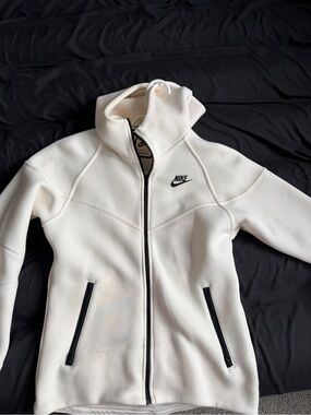 Nike Cream Full-Zip Jacket with Black Logo Accents